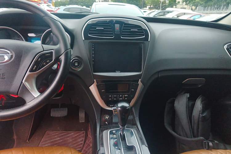 Used GAC Trumpchi GS5 Super 2015 2.0L Automatic Two-Wheel Drive Luxury Navigation Edition Audio And AC Panel