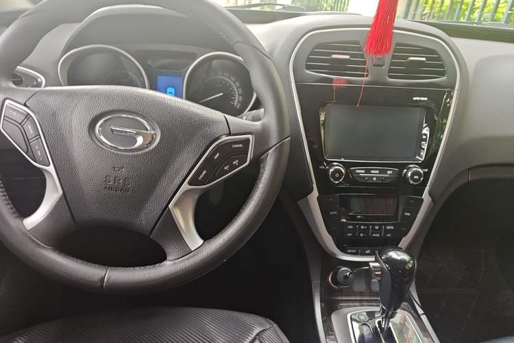 Used GAC Trumpchi GS5 Super 2015 2.0L Automatic Two-Wheel Drive Elite Edition Center Console