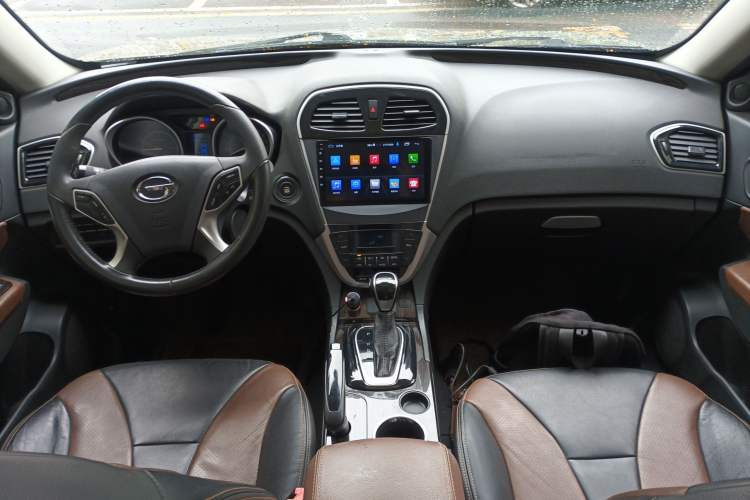 Used GAC Trumpchi GS5 Super 2015 1.8T Automatic Two-Wheel Drive Elite Edition Center Console