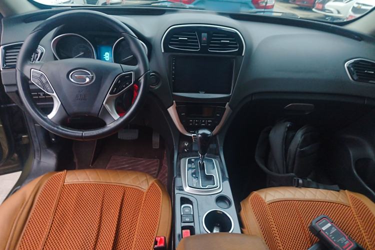 Used GAC Trumpchi GS5 Super 2015 2.0L Automatic Two-Wheel Drive Luxury Navigation Edition Center Console