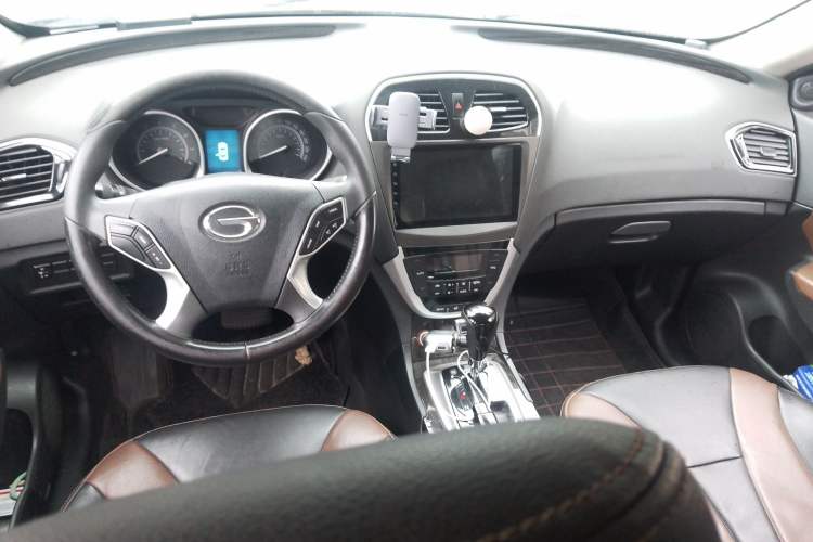 Used GAC Trumpchi GS5 Super 2015 2.0L Automatic Two-Wheel Drive Elite Edition Center Console