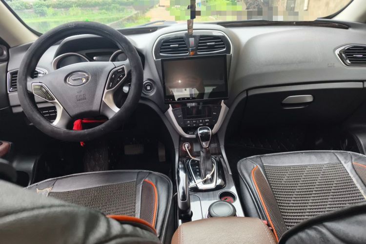 Used GAC Trumpchi GS5 Super 2015 1.8T Automatic Two-Wheel Drive Elite Edition Center Console