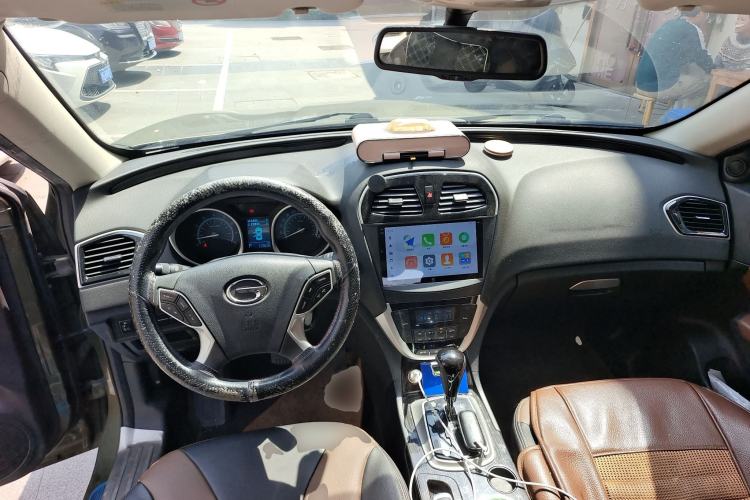 Used GAC Trumpchi GS5 Super 2015 2.0L Automatic Two-Wheel Drive Luxury Navigation Edition Center Console