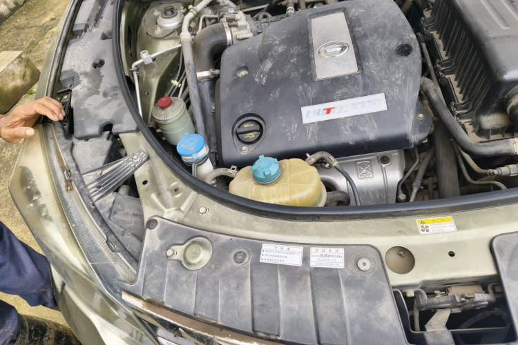 Used GAC Trumpchi GS5 Super 2015 1.8T Automatic Two-Wheel Drive Elite Edition Engine Bay Right