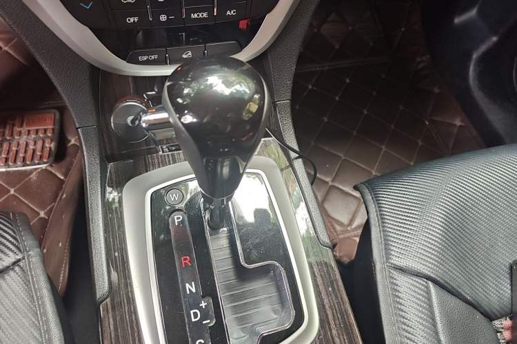 Used GAC Trumpchi GS5 Super 2015 2.0L Automatic Two-Wheel Drive Elite Edition Gear Lever