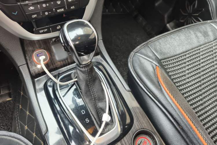 Used GAC Trumpchi GS5 Super 2015 1.8T Automatic Two-Wheel Drive Elite Edition Gear Lever