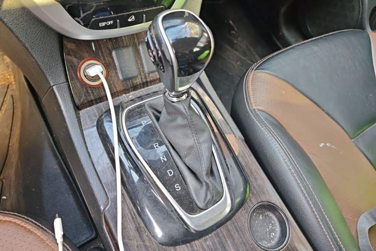 Used GAC Trumpchi GS5 Super 2015 1.8T Automatic Two-Wheel Drive Luxury Edition Gear Lever