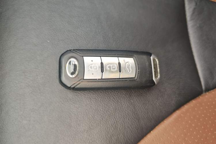 Used GAC Trumpchi GS5 Super 2015 2.0L Automatic Two-Wheel Drive Luxury Navigation Edition Interior 1