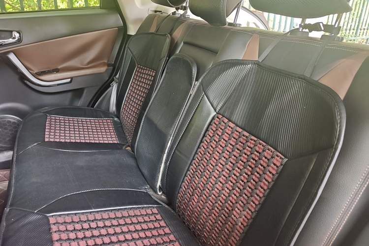 Used GAC Trumpchi GS5 Super 2015 2.0L Automatic Two-Wheel Drive Elite Edition Left Rear Seat