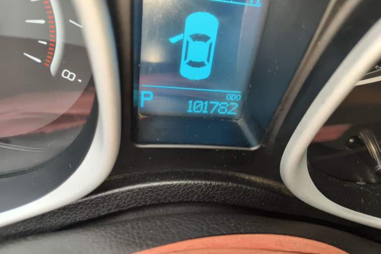 Used GAC Trumpchi GS5 Super 2015 1.8T Automatic Two-Wheel Drive Elite Edition Odometer Close Up