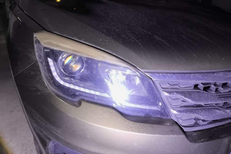 Used GAC Trumpchi GS5 Super 2015 1.8T Automatic Two-Wheel Drive Luxury Edition Right Front Headlight