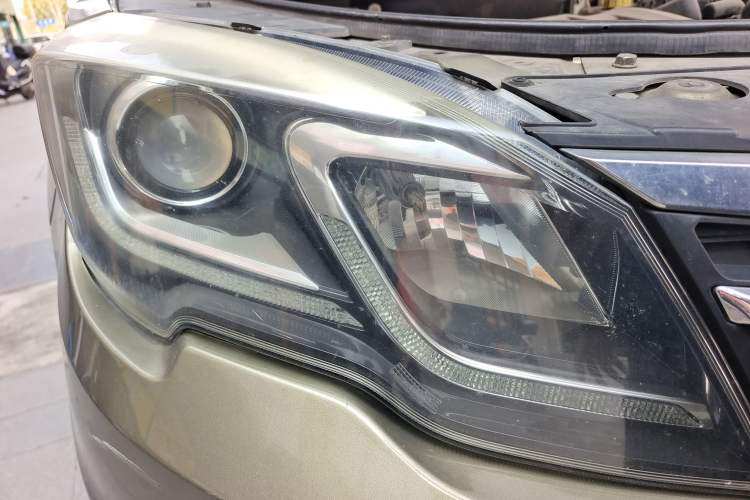 Used GAC Trumpchi GS5 Super 2015 2.0L Automatic Two-Wheel Drive Luxury Navigation Edition Right Front Headlight