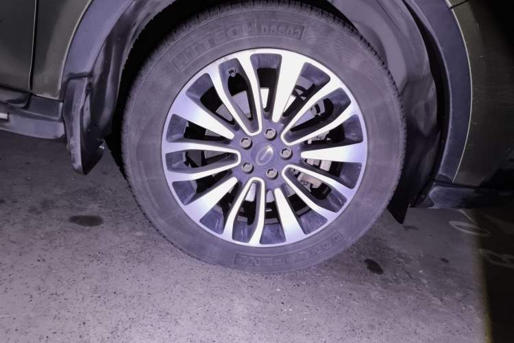 Used GAC Trumpchi GS5 Super 2015 1.8T Automatic Two-Wheel Drive Luxury Edition Right Front Wheel Hub