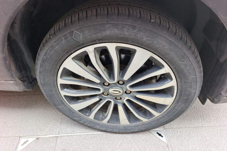 Used GAC Trumpchi GS5 Super 2015 2.0L Automatic Two-Wheel Drive Luxury Navigation Edition Right Front Wheel Hub