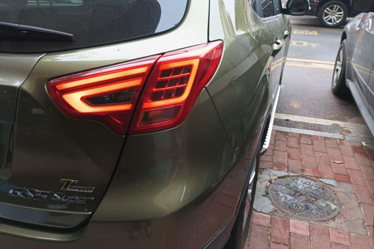 Used GAC Trumpchi GS5 Super 2015 1.8T Automatic Two-Wheel Drive Elite Edition Right Rear Taillight