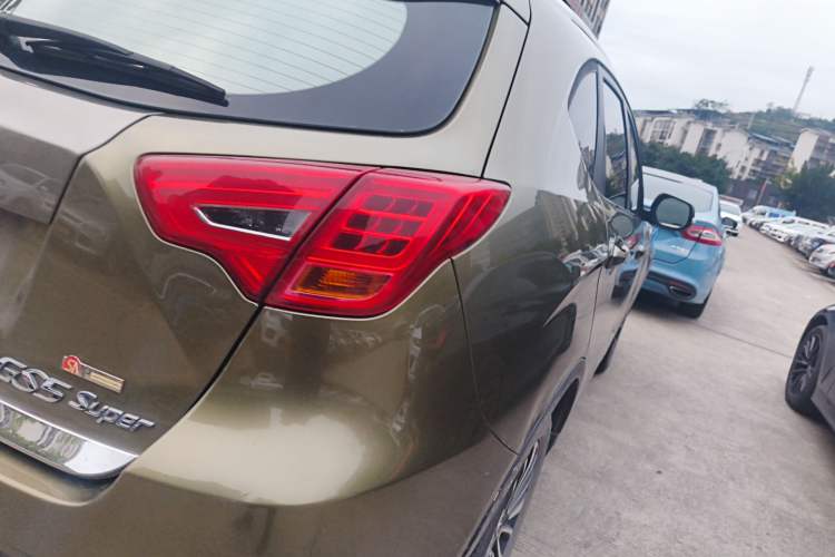 Used GAC Trumpchi GS5 Super 2015 2.0L Automatic Two-Wheel Drive Luxury Navigation Edition Right Rear Taillight