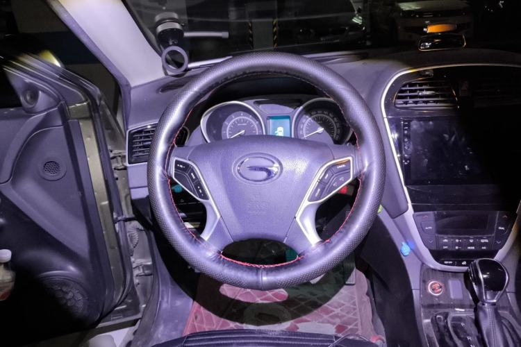 Used GAC Trumpchi GS5 Super 2015 1.8T Automatic Two-Wheel Drive Luxury Edition Steering Wheel