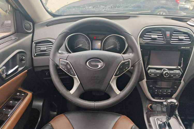 Used GAC Trumpchi GS5 Super 2015 2.0L Automatic Two-Wheel Drive Luxury Navigation Edition Steering Wheel