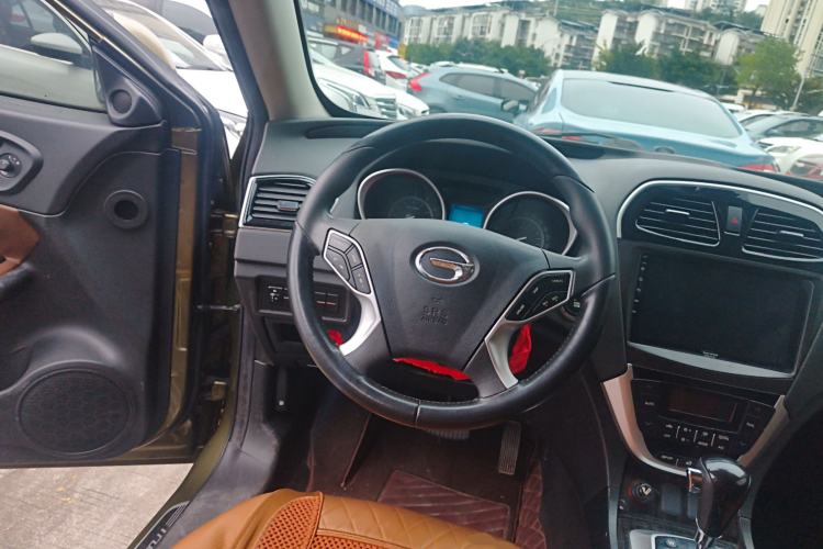 Used GAC Trumpchi GS5 Super 2015 2.0L Automatic Two-Wheel Drive Luxury Navigation Edition Steering Wheel