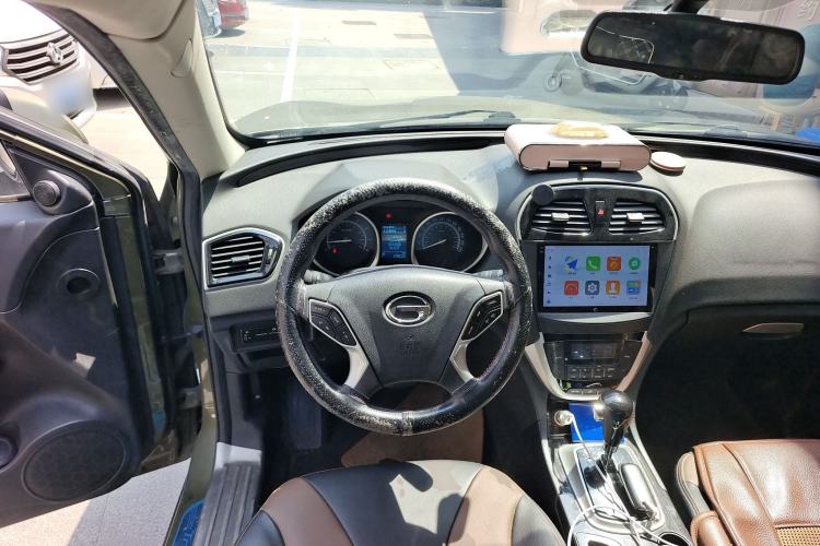 Used GAC Trumpchi GS5 Super 2015 2.0L Automatic Two-Wheel Drive Luxury Navigation Edition Steering Wheel