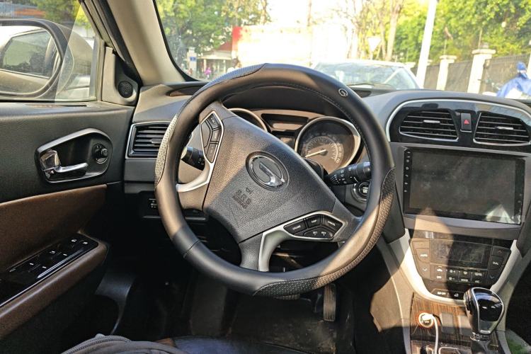 Used GAC Trumpchi GS5 Super 2015 1.8T Automatic Two-Wheel Drive Luxury Edition Steering Wheel
