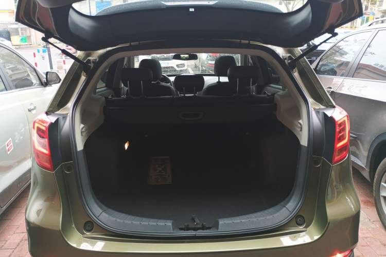 Used GAC Trumpchi GS5 Super 2015 1.8T Automatic Two-Wheel Drive Elite Edition Trunk