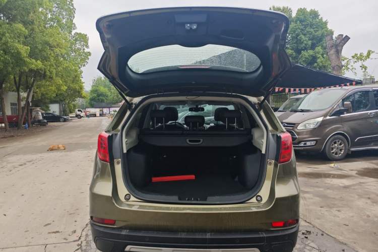 Used GAC Trumpchi GS5 Super 2015 2.0L Automatic Two-Wheel Drive Luxury Navigation Edition Trunk