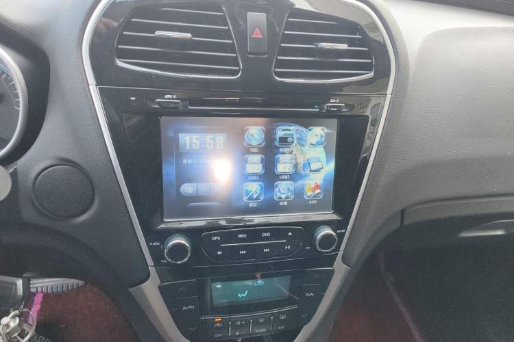 Used GAC Trumpchi GS5 Super 2015 2.0L Automatic Two-Wheel Drive Comfort Edition Audio And AC Panel