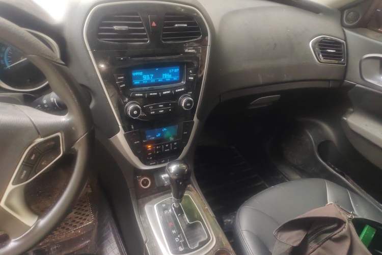 Used GAC Trumpchi GS5 Super 2015 2.0L Automatic Two-Wheel Drive Comfort Edition Audio And AC Panel