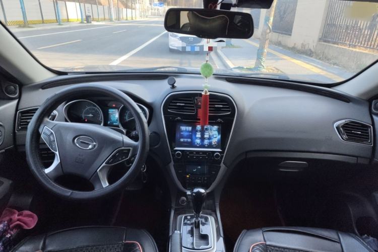 Used GAC Trumpchi GS5 Super 2015 2.0L Automatic Two-Wheel Drive Comfort Edition Center Console