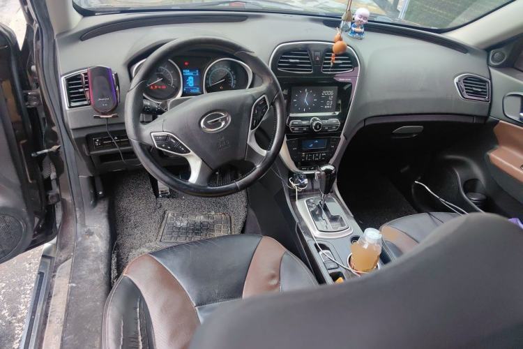 Used GAC Trumpchi GS5 Super 2015 2.0L Automatic Two-Wheel Drive Luxury Navigation Edition Center Console