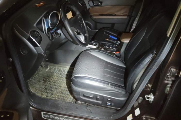 Used GAC Trumpchi GS5 Super 2015 2.0L Automatic Two-Wheel Drive Luxury Navigation Edition Driver Seat