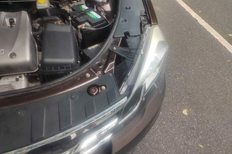 Used GAC Trumpchi GS5 Super 2015 2.0L Automatic Two-Wheel Drive Comfort Edition Engine Bay Left