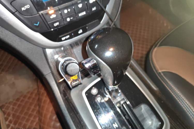 Used GAC Trumpchi GS5 Super 2015 2.0L Automatic Two-Wheel Drive Elite Edition Gear Lever