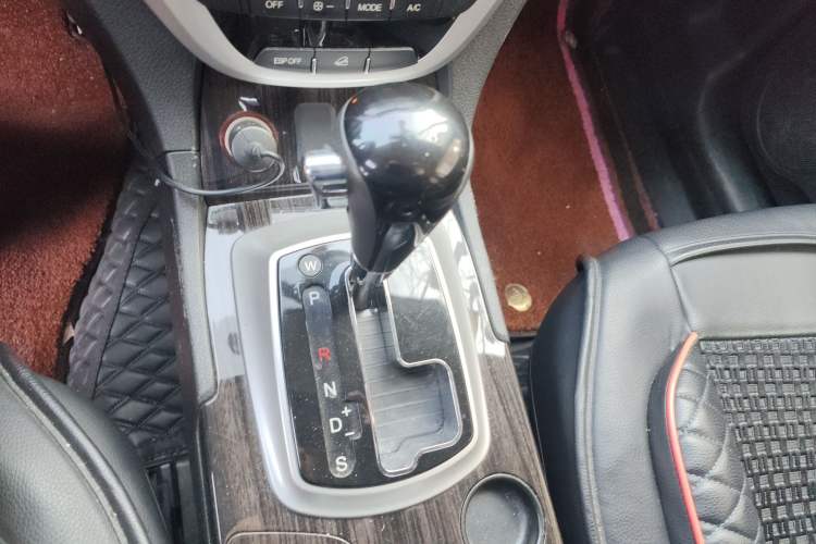 Used GAC Trumpchi GS5 Super 2015 2.0L Automatic Two-Wheel Drive Comfort Edition Gear Lever