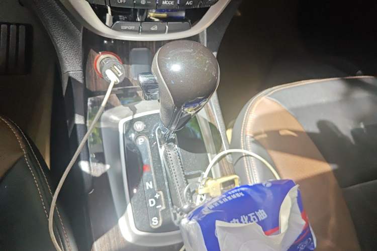 Used GAC Trumpchi GS5 Super 2015 2.0L Automatic Two-Wheel Drive Elite Edition Gear Lever