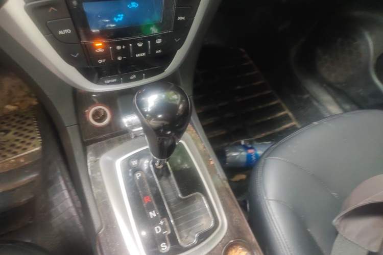 Used GAC Trumpchi GS5 Super 2015 2.0L Automatic Two-Wheel Drive Comfort Edition Gear Lever