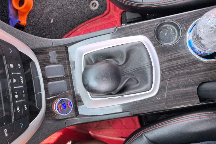 Used GAC Trumpchi GS5 Super 2015 2.0L Manual Two-Wheel Drive Comfort Edition Gear Lever