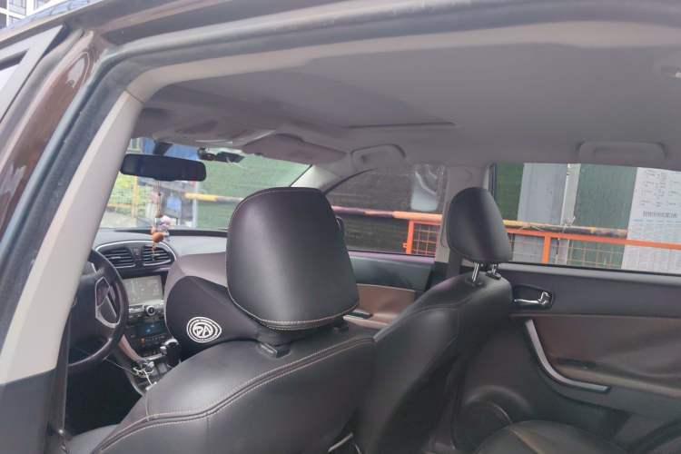 Used GAC Trumpchi GS5 Super 2015 2.0L Automatic Two-Wheel Drive Luxury Navigation Edition Headliner