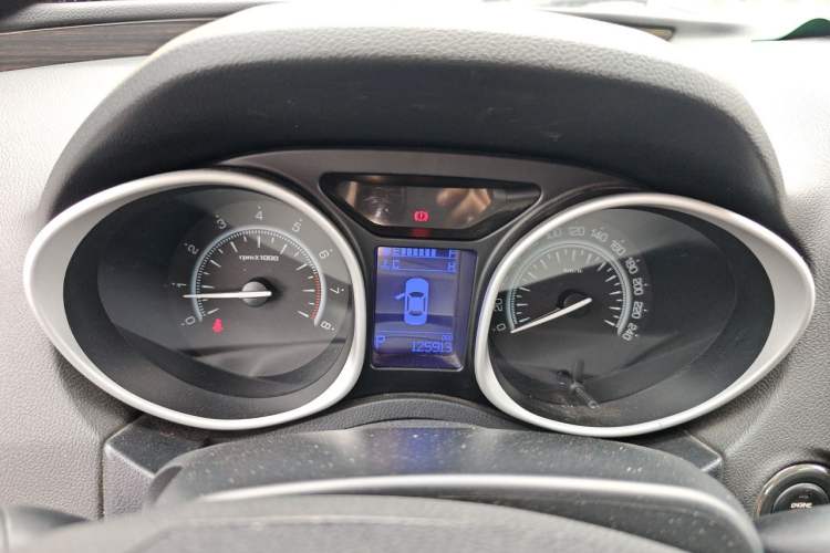 Used GAC Trumpchi GS5 Super 2015 2.0L Automatic Two-Wheel Drive Elite Edition Instrument Cluster