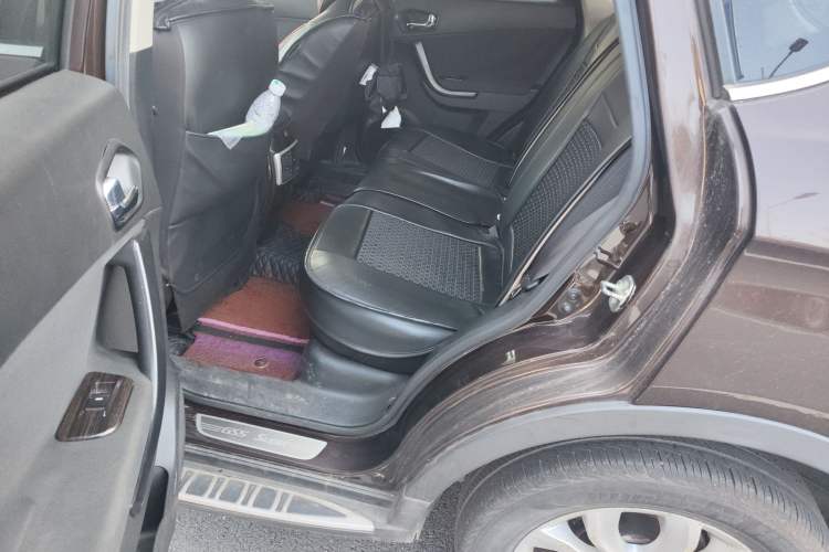 Used GAC Trumpchi GS5 Super 2015 2.0L Automatic Two-Wheel Drive Comfort Edition Left Rear Seat