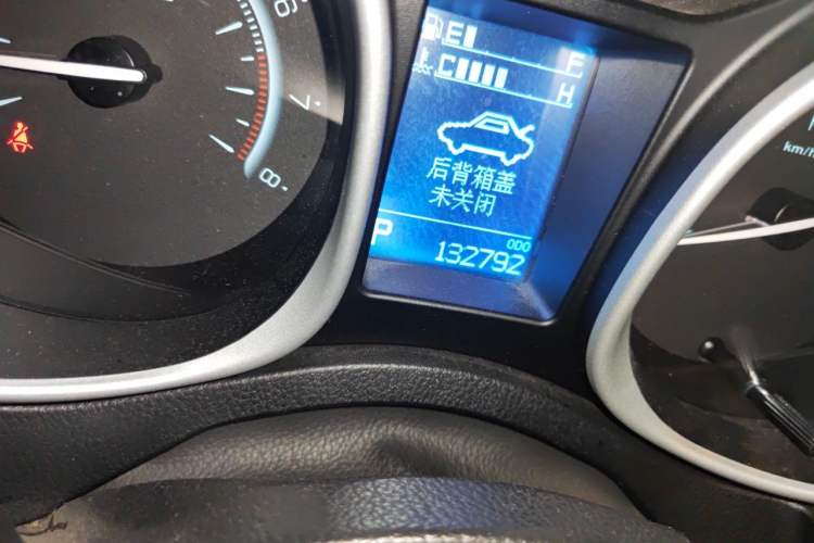 Used GAC Trumpchi GS5 Super 2015 2.0L Automatic Two-Wheel Drive Elite Edition Odometer Close Up