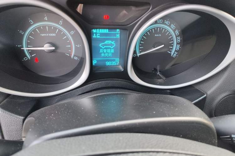 Used GAC Trumpchi GS5 Super 2015 2.0L Automatic Two-Wheel Drive Comfort Edition Odometer Close Up