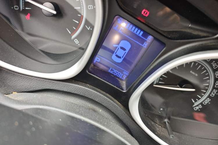 Used GAC Trumpchi GS5 Super 2015 2.0L Automatic Two-Wheel Drive Elite Edition Odometer Close Up