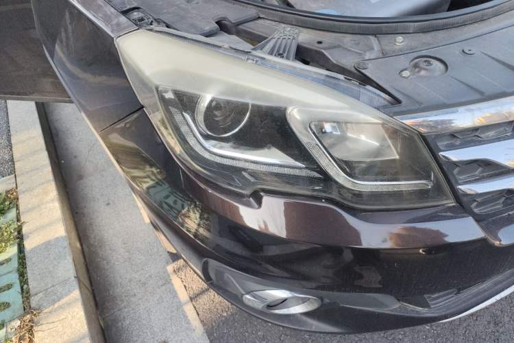 Used GAC Trumpchi GS5 Super 2015 2.0L Automatic Two-Wheel Drive Comfort Edition Right Front Headlight