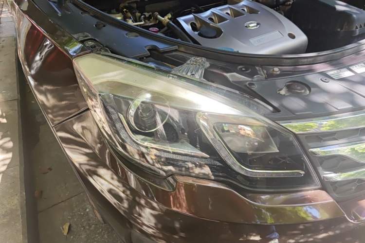Used GAC Trumpchi GS5 Super 2015 2.0L Automatic Two-Wheel Drive Elite Edition Right Front Headlight