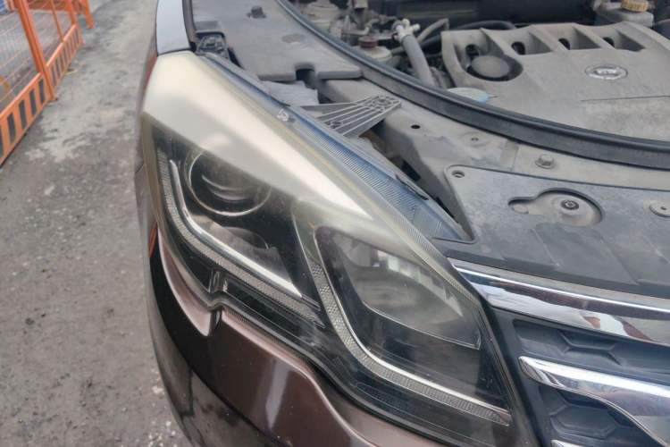 Used GAC Trumpchi GS5 Super 2015 2.0L Automatic Two-Wheel Drive Luxury Navigation Edition Right Front Headlight