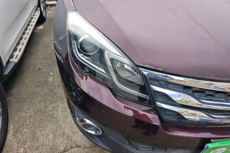 Used GAC Trumpchi GS5 Super 2015 2.0L Automatic Two-Wheel Drive Elite Edition Right Front Headlight