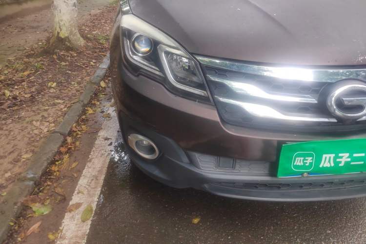 Used GAC Trumpchi GS5 Super 2015 2.0L Automatic Two-Wheel Drive Comfort Edition Right Front Headlight
