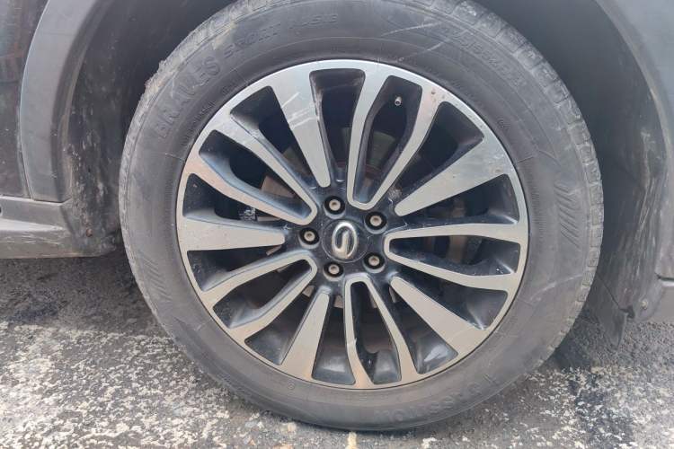 Used GAC Trumpchi GS5 Super 2015 2.0L Automatic Two-Wheel Drive Luxury Navigation Edition Right Front Wheel Hub